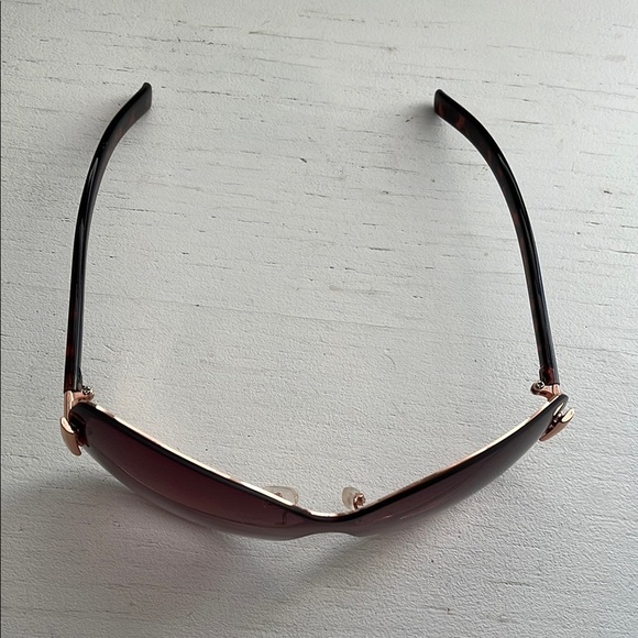 SAM EDELMAN Metallic Rose Gold Oversized Frame Sunglasses - Picture 3 of 10